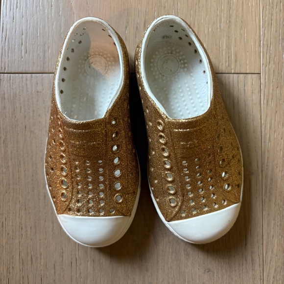 Native Shoes Other - Native bling gold size 8